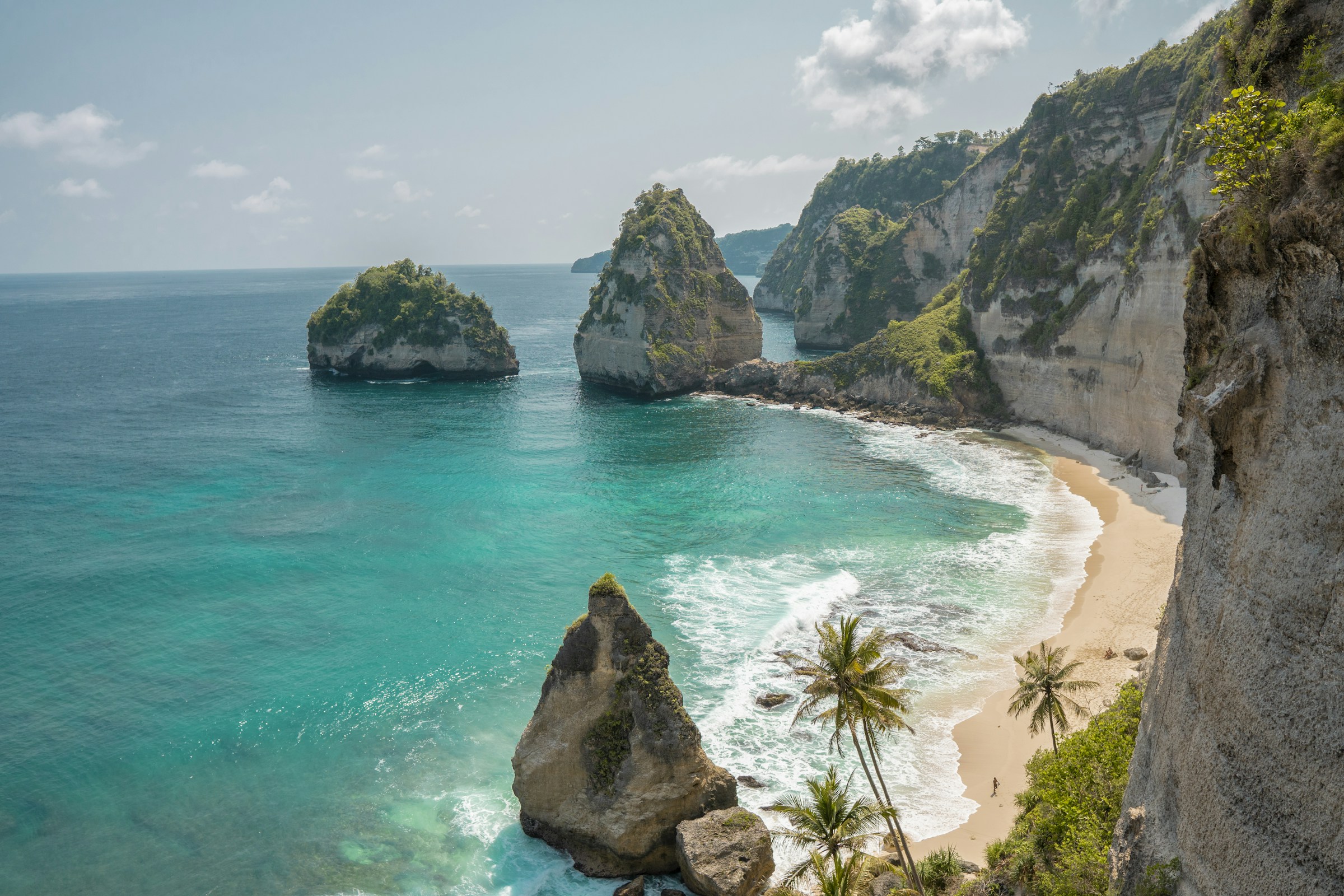 Turquoise water and limestone cliffs on the coast of Bali