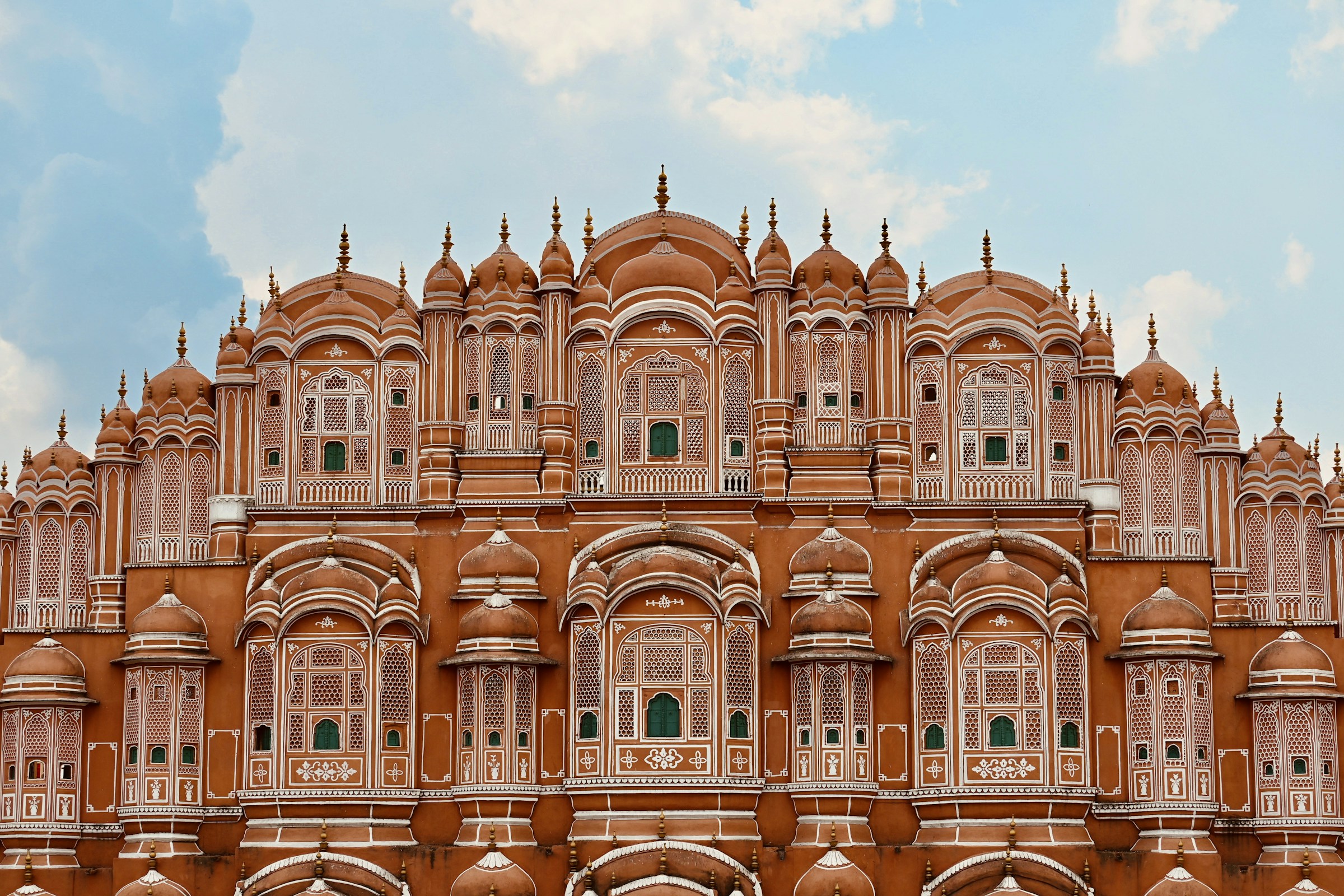 The intricate pink sandstone windows of Hawa Mahal